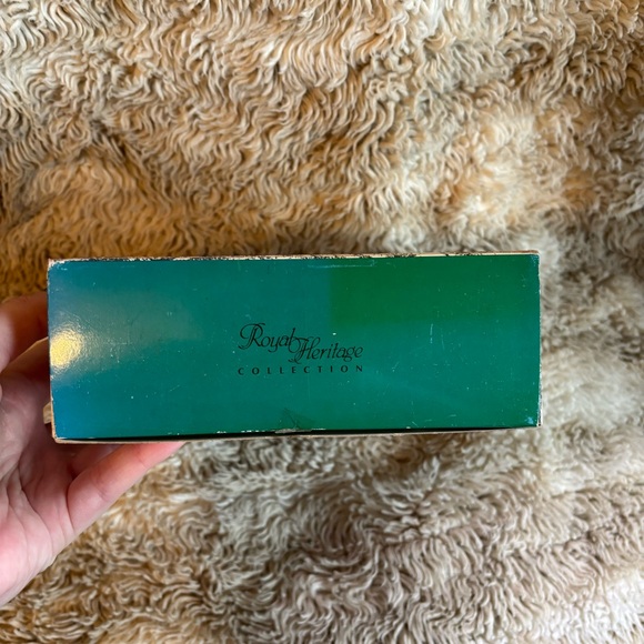 Vintage Currier & Ives Seasons Greetings Bell Shaped 6 Boxed Ornament Set - Picture 6 of 8